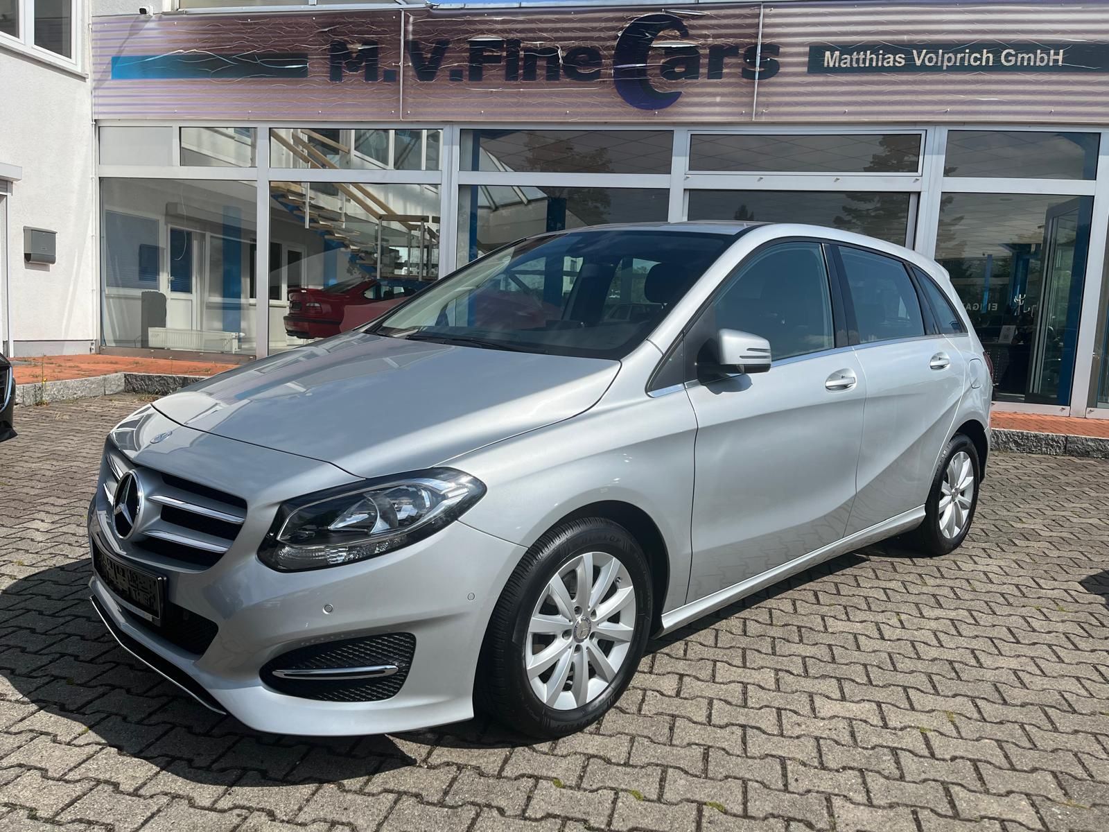 Mercedes-Benz B 180